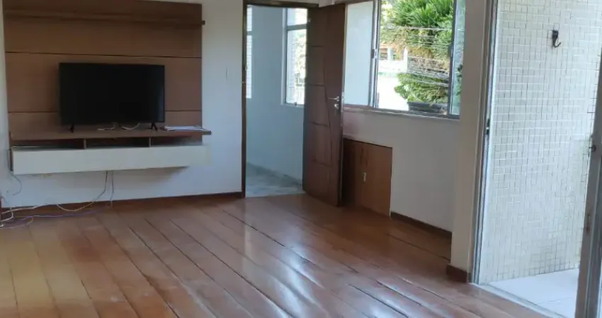 Apartamento amplo no costa azul, nascente, 2/2 com dependência e garagem!