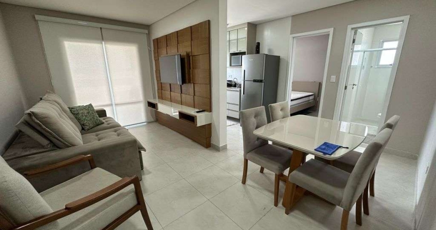 Apartamento de 1 Dormitório com Sacada a 50m da Praia no Boqueirão - PG!