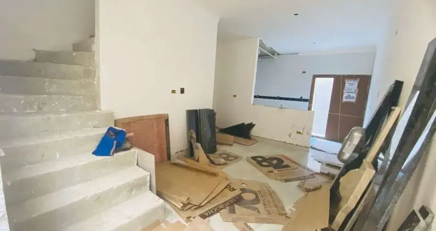 Sobrado NOVO e CHARMOSO na Vila Guilhermina em Praia Grande/SP.