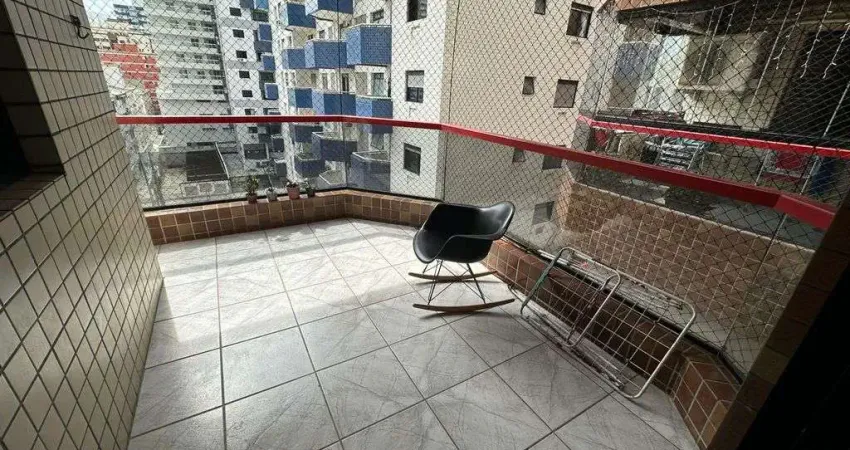 Apartamento de 3 Dormitórios sendo 1 suíte, 200 metros do mar, Canto do Forte