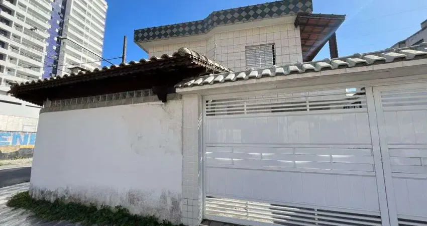 Excelente Sobrado com CHURRASQUEIRA na Aviação em Praia Grande/SP.