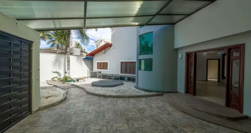 Mansão Alto Padrão no Canto do Forte com 5 Suítes, Piscina e Espaço Gourmet