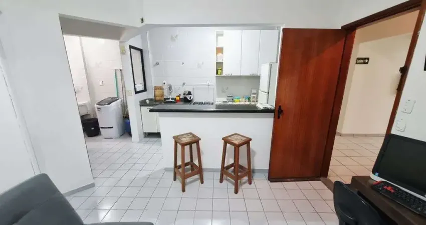 Apartamento dividido em 1 dorm a 200 metros da praia no canto do forte