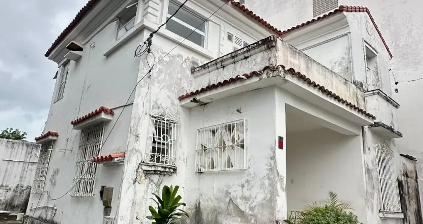 Casa Duplex à Venda – Barris (Centro de Salvador) Valor: R$ 800.000 | Escriturada | Financiamento disponível por qualquer banco