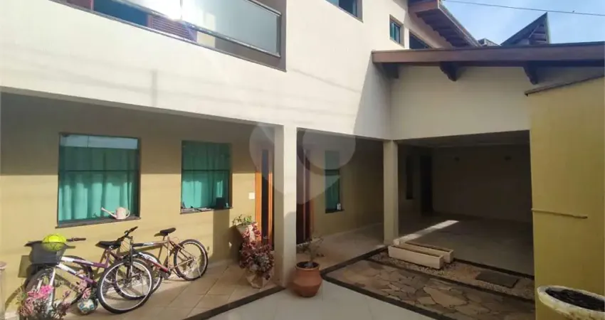 Condomínio com 4 quartos à venda em Jardim Caxambu - SP