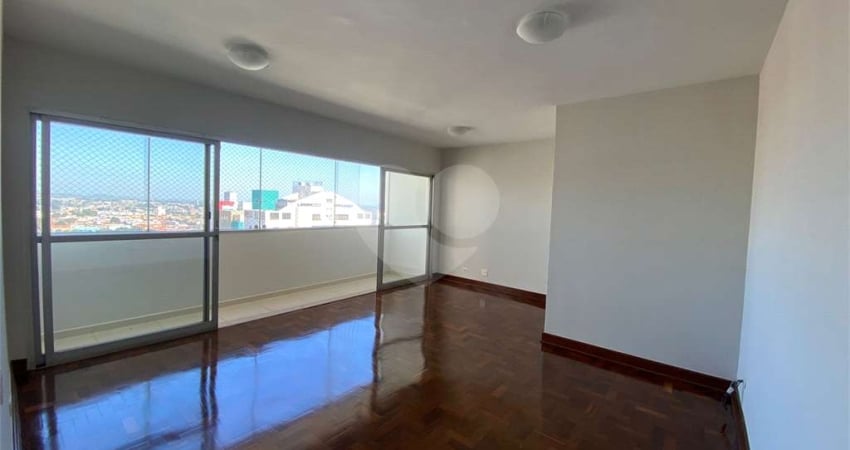 Apartamento com 3 quartos à venda ou para locação em Centro - SP