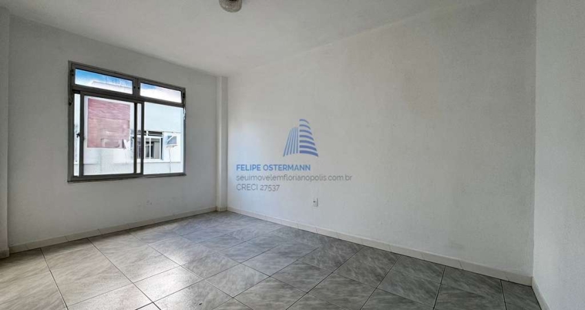 Apartamento Padrão de 2 dormitórios, bom de sol, ventilado e iluminado, 1 vaga de garagem- Trindade/Fpolis