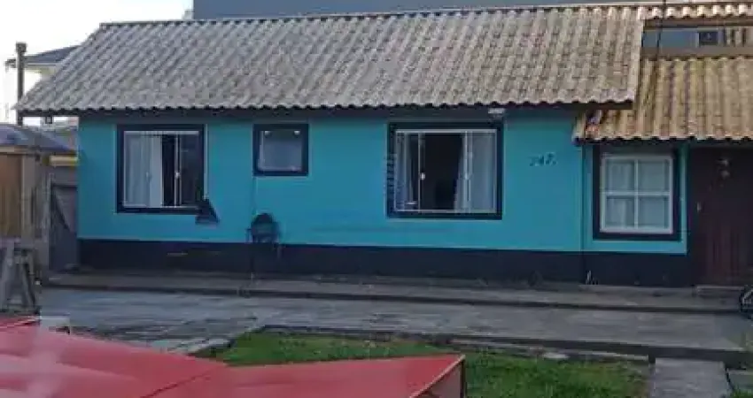 Casa no bairro Carianos, aceito carro no negócio Florianópolis/SC
