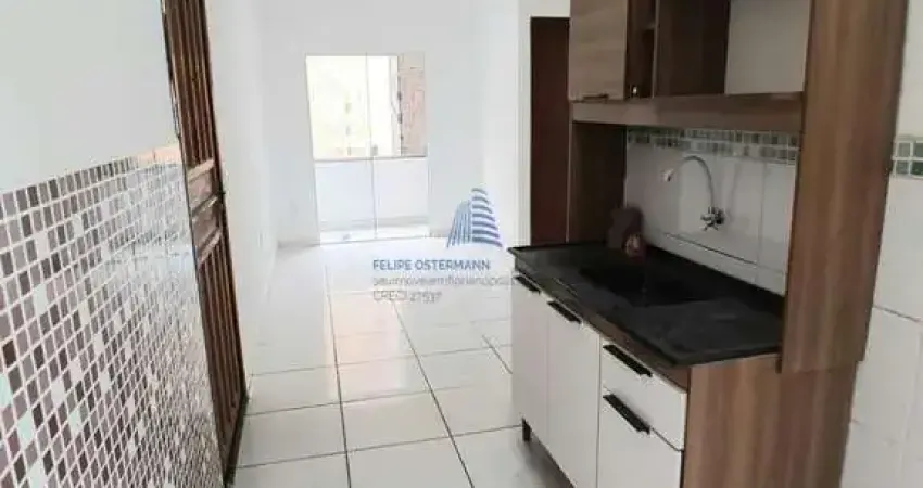 Apartamento de 2 dormitórios, sacada com churrasqueira, 1 vaga garagem, florianópolis/sc