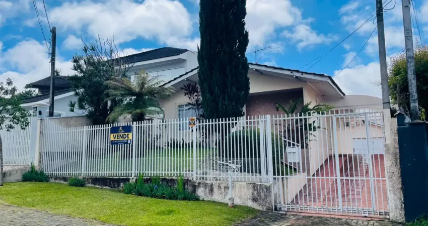 Oportunidade única! casa térrea com quintal espetacular no coração do ahú - curitiba!