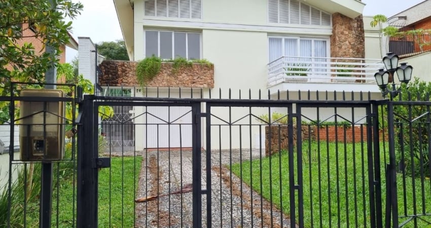 Casa com 3 quartos à venda na Rua Manauê, 78, Vila Assunção, Porto Alegre