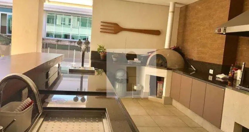 Linda residência em local privilegiado no condomínio