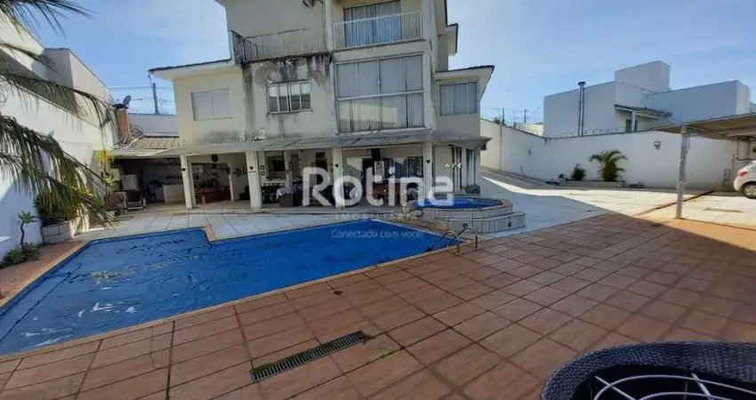 Casa com 5 quartos à venda na Rua Vinícius Degani, --, Vigilato Pereira, Uberlândia