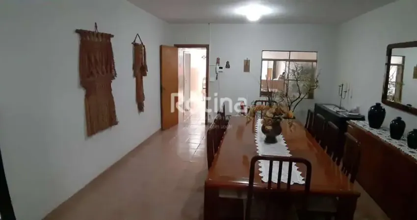 Casa à venda, 4 quartos, Presidente Roosevelt - Uberlândia/MG - Rotina Imobiliária