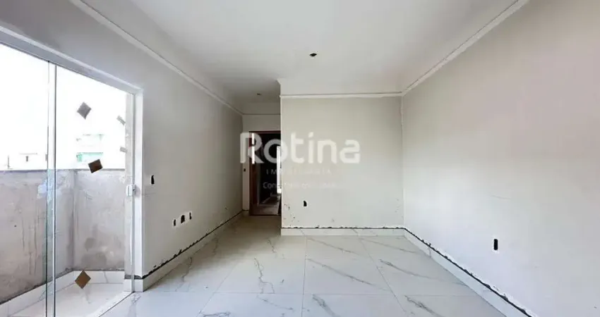Apto no Santa Mônica, acabamento de primeira, elevador, 2quartos(suíte) ótima localização.