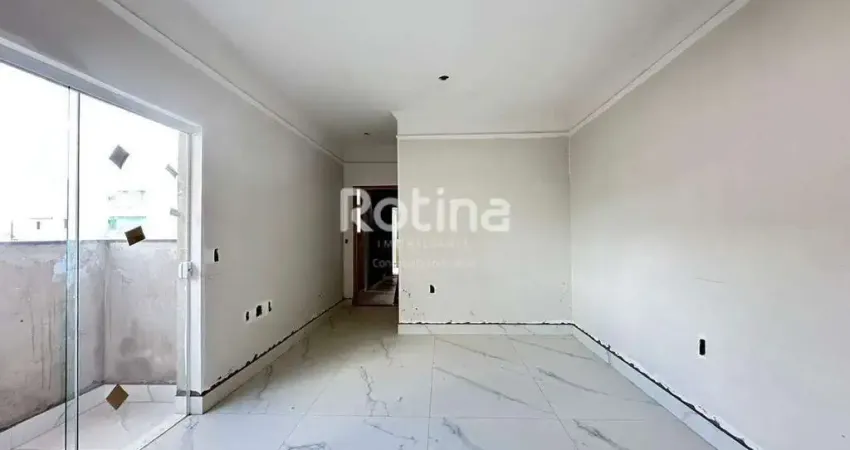 Apto no Santa Mônica, acabamento de primeira, elevador, 2quartos(suíte) ótima localização.