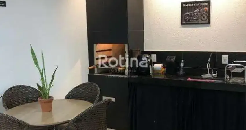 Casa à venda, 2 quartos, Novo Mundo - Uberlândia/MG - Rotina Imobiliária