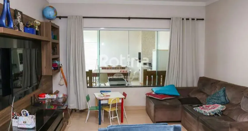 Casa com 3 quartos à venda na Avenida Alexi Abrahão, --, Nova Uberlândia, Uberlândia