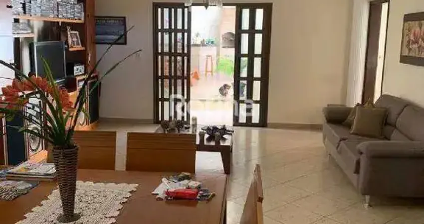 Casa à venda, 4 quartos, cidade jardim - uberlândia/mg - rotina imobiliária