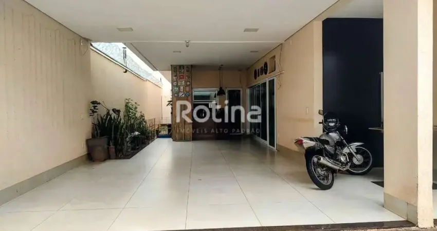 Casa à venda, 3 quartos, Segismundo Pereira - Uberlândia/MG - Rotina Imobiliária