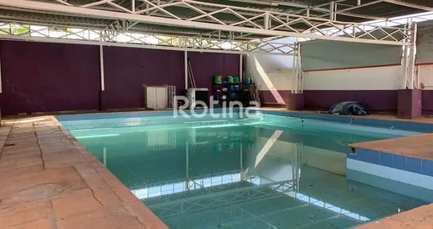 Prédio à venda na Rua Osório José da Cunha, --, Brasil, Uberlândia