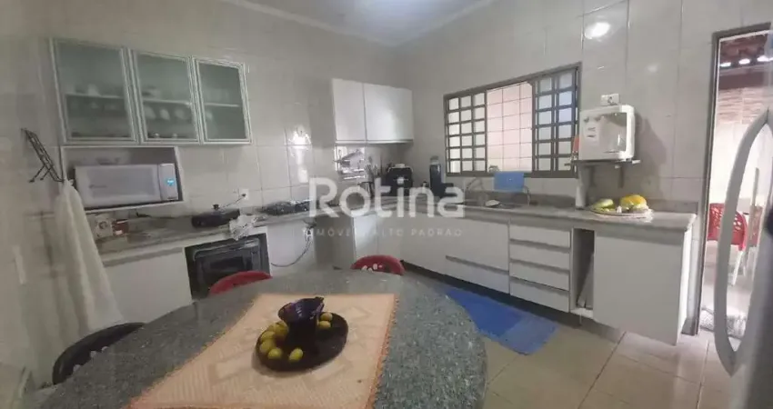 Casa à venda, 4 quartos, Jardim Karaíba - Uberlândia/MG - Rotina Imobiliária