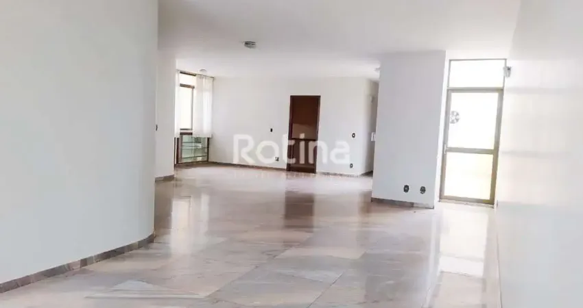 Amplo apartamento no Centro
