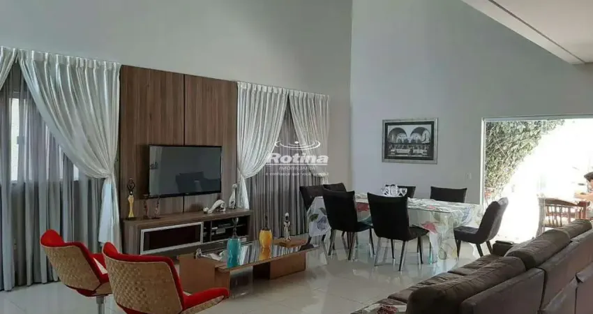 Casa com 3 quartos à venda na Rua Cyro Avelino Franco, --, Jardim Karaíba, Uberlândia