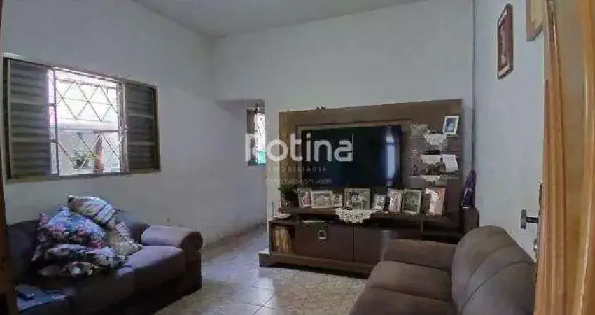 Casa à venda, 3 quartos, Marta Helena - Uberlândia/MG - Rotina Imobiliária