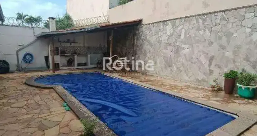Casa à venda, 3 quartos, Segismundo Pereira - Uberlândia/MG - Rotina Imobiliária