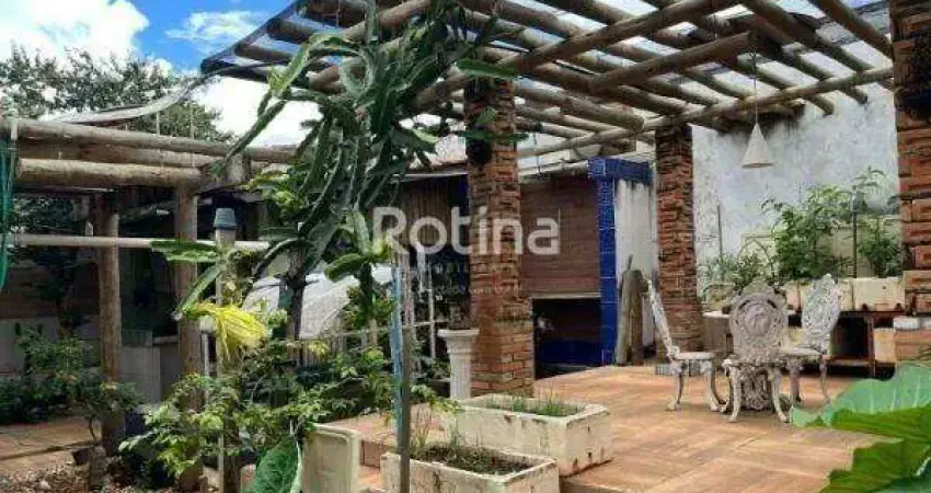 Casa à venda, 3 quartos, Santa Mônica - Uberlândia/MG - Rotina Imobiliária