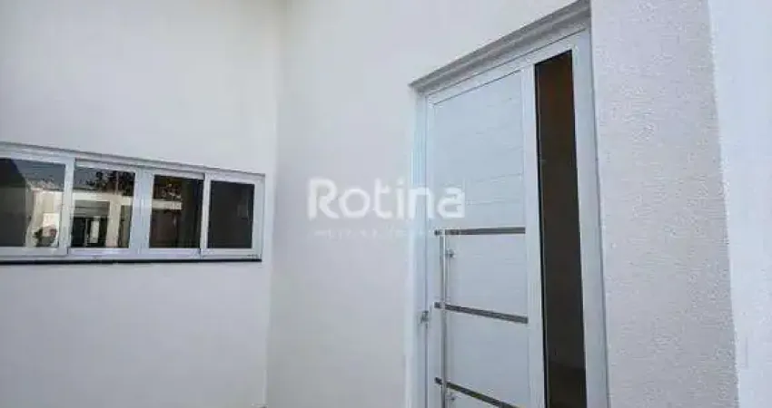 Casa com 3 quartos à venda na Rua Edson Gonçalves, --, Conjunto Segismundo Pereira, Uberlândia