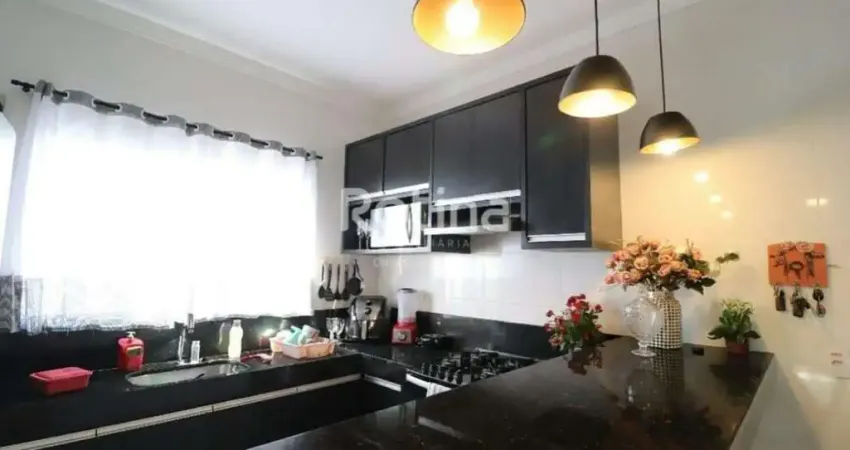 Casa à venda, 3 quartos, alto umuarama - uberlândia/mg - rotina imobiliária