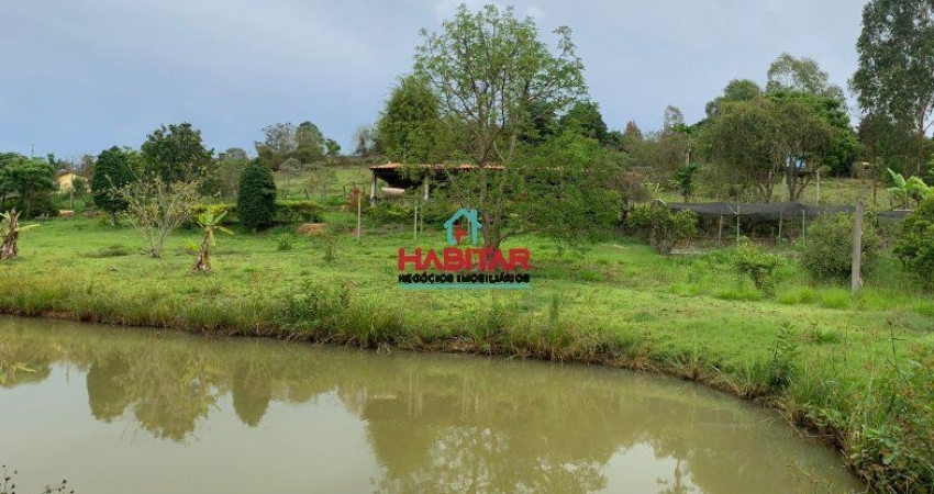 OPORTUNIDADE!!  Lindo sítio em Itatiaiuçu com água em abundância.  Sítio de 20.000 m² com escritura e registro.