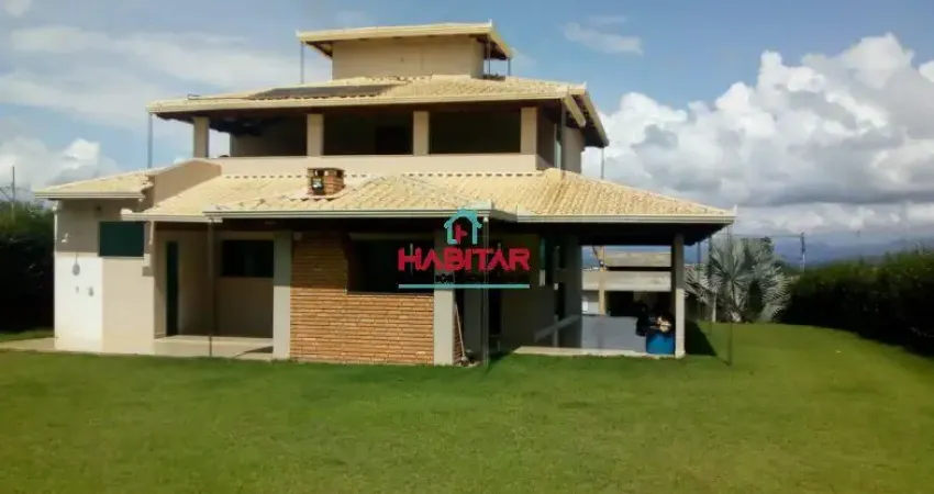 Casa em condomínio fechado em Igarapé-MG
