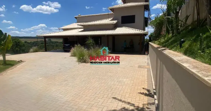 Espaço e conforto no coração de Igarapé-MG! Apresentamos esta incrível casa perfeita para momentos de convívio e relaxamento de 1850 m² em um Condomínio Fechado.