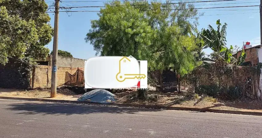 Terreno à venda na Avenida Carlos Francisco Martins, Parque das Hortências, Araraquara