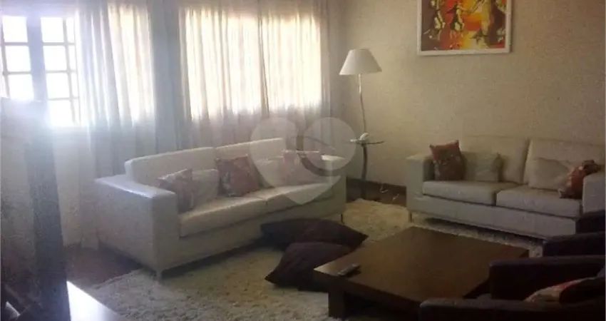 Casa térrea com 3 quartos à venda em Vila Rosália - SP
