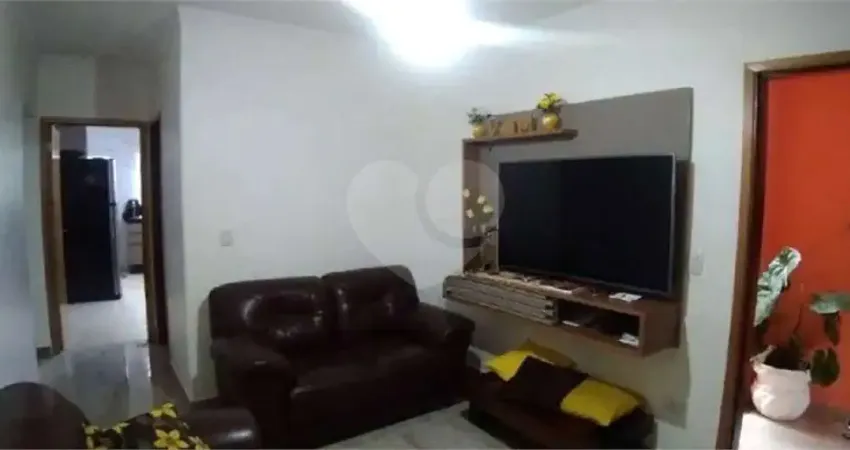 Casa com 2 quartos à venda em Vila Galvão - SP
