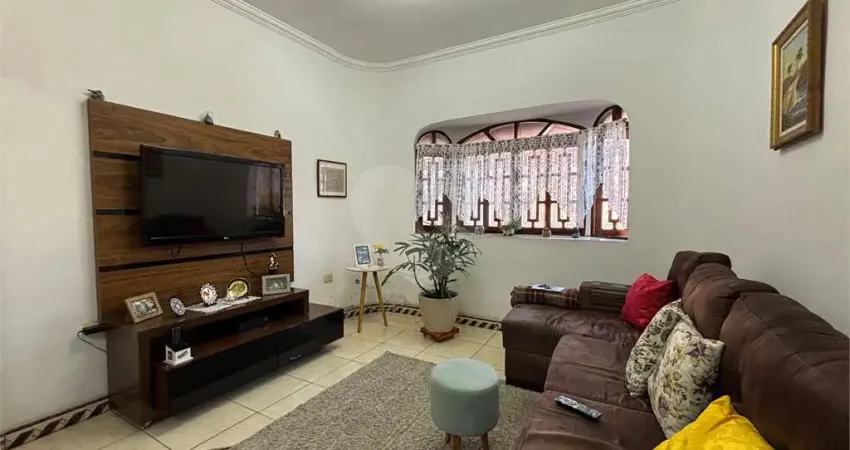 Casa com 3 quartos à venda em Vila Galvão - SP