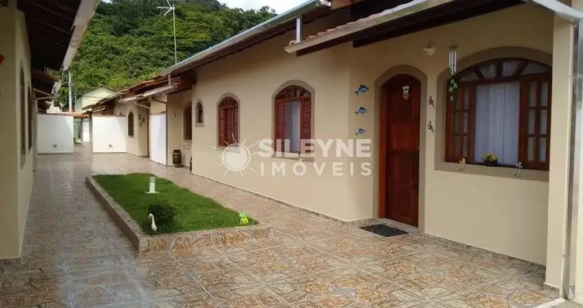 Casa em condomínio fechado com 2 quartos para alugar no Martim de Sá, Caraguatatuba