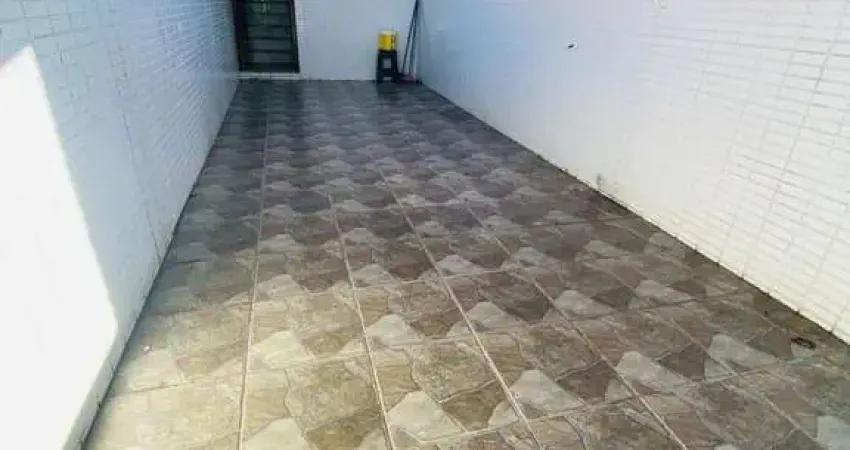 Casa sobre posta, tude bastos - 3 dorm - 1,7 km da praia - r$450 mil