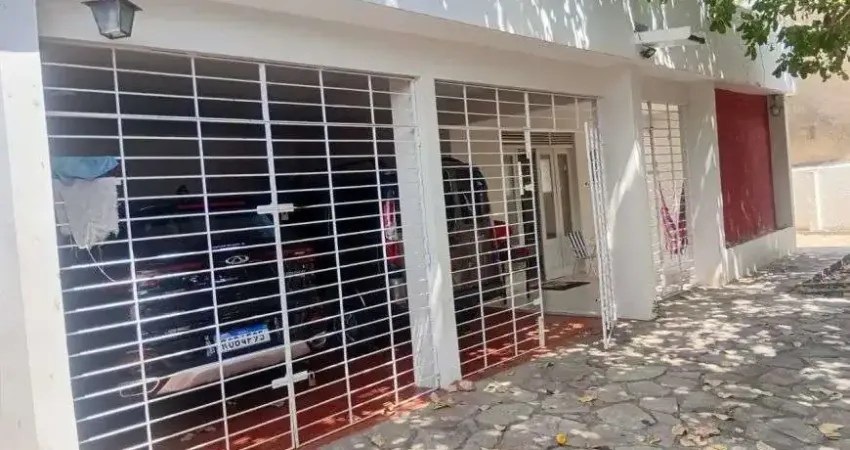 Jean charles/casa com 162 m de área construída/325m de terreno/quintal amplo /suíte com closet