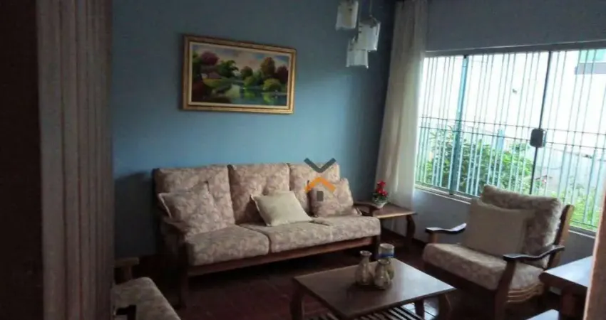 CASA COM 3 DORMITÓRIOS, 2 BANHEIROS, 3 VAGAS, NA VILA SCARPELLI - SANTO ANDRÉ.
