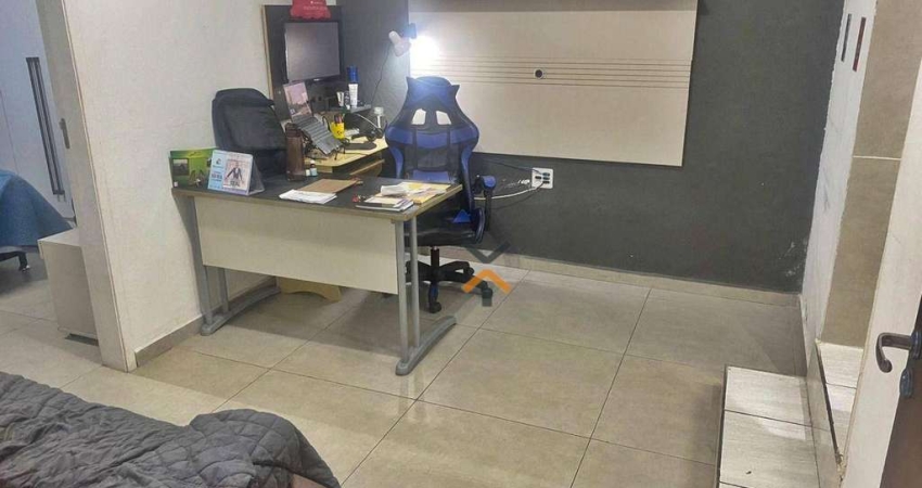 Casa com 3 dormitórios à venda, 180 m² por R$ 680.000,00 - Vila Eldízia - Santo André/SP