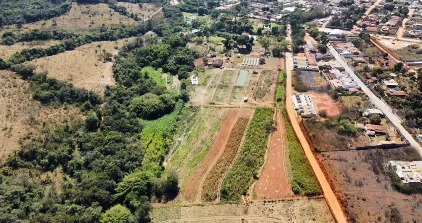 Chácara com área de 4320m² com água, escritura e registro prox ao centro no plan