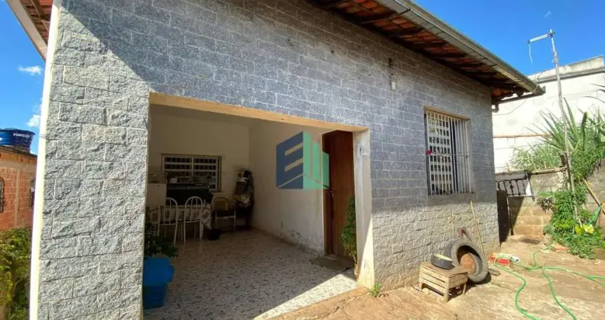 Casa ao lado da upa com escritura e registro 360m² em - mateus leme mg