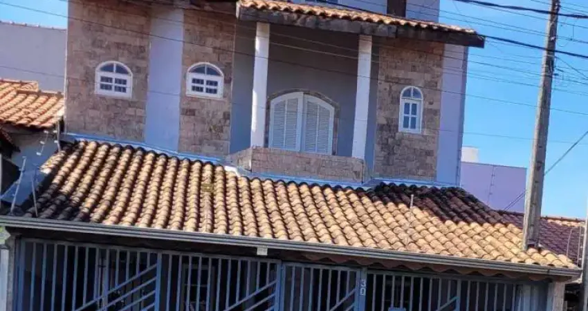 SOBRADO C/ 250 M² / 03 QUARTOS SENDO 01 SUÍTE / 02 VAGAS