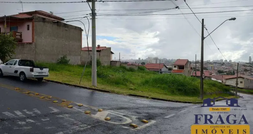 TERRENO DE ESQUINA C/ 329,47 M²