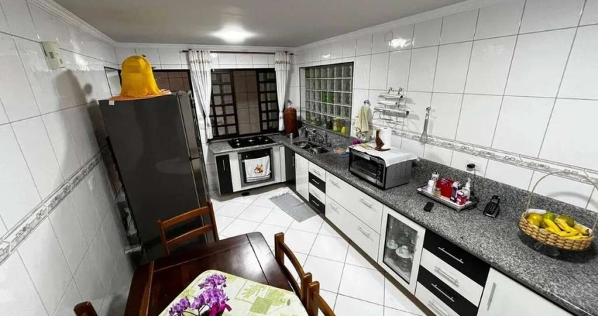 ✅ Belo sobrado com : 5 dormitórios,sendo 2 com suíte- Vila Yolanda - Osasco